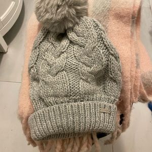 Steve Madden hat with matching scarf. Tags NEVER USED.